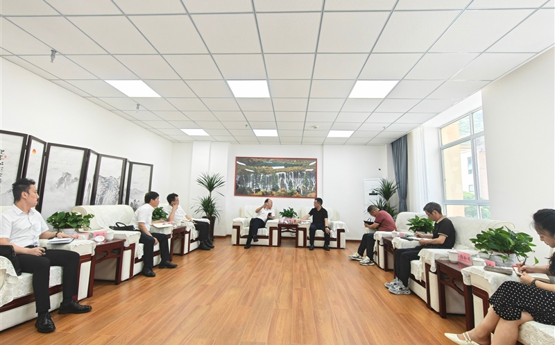 ��湫˾�밢���ݽ���Ͷ�����޹�˾��̸����