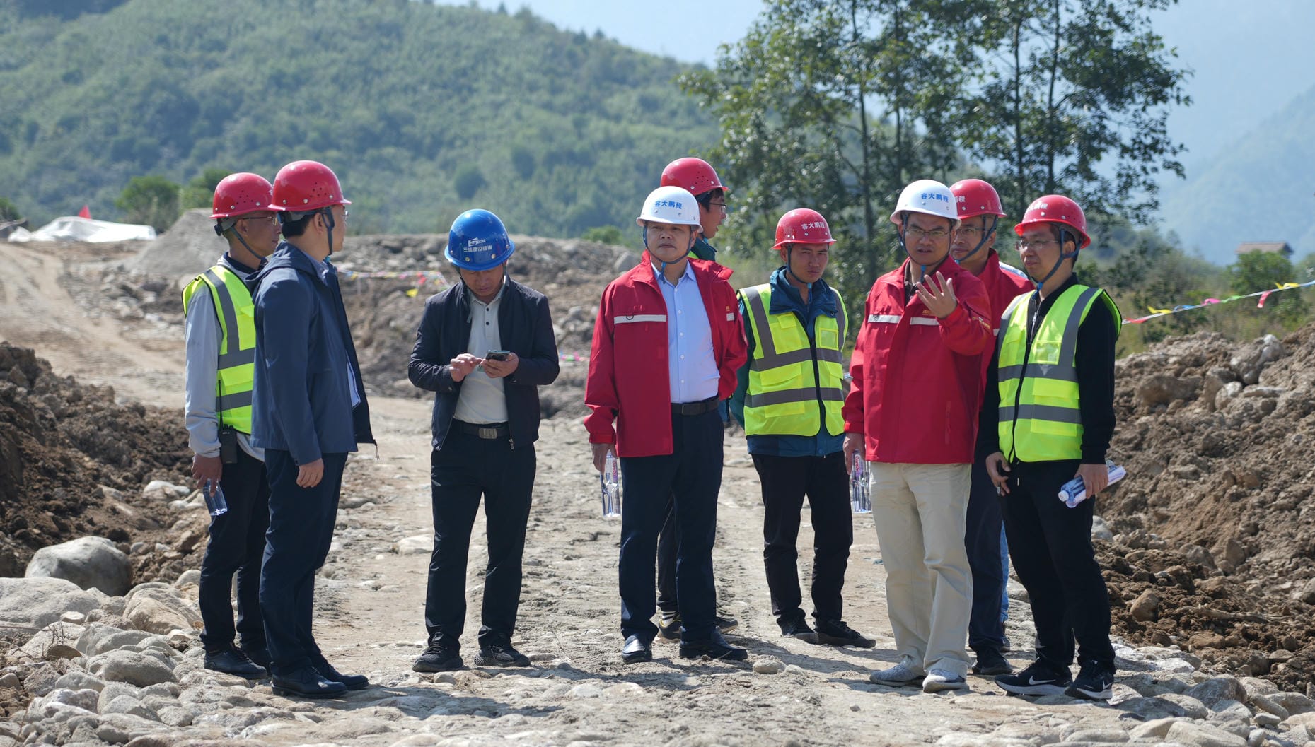 ��ϣҢ�ʶӵ�ʯ������ƺ������������Ŀ��չ�徲����������鲢��ϯ��Ŀ������ʽ