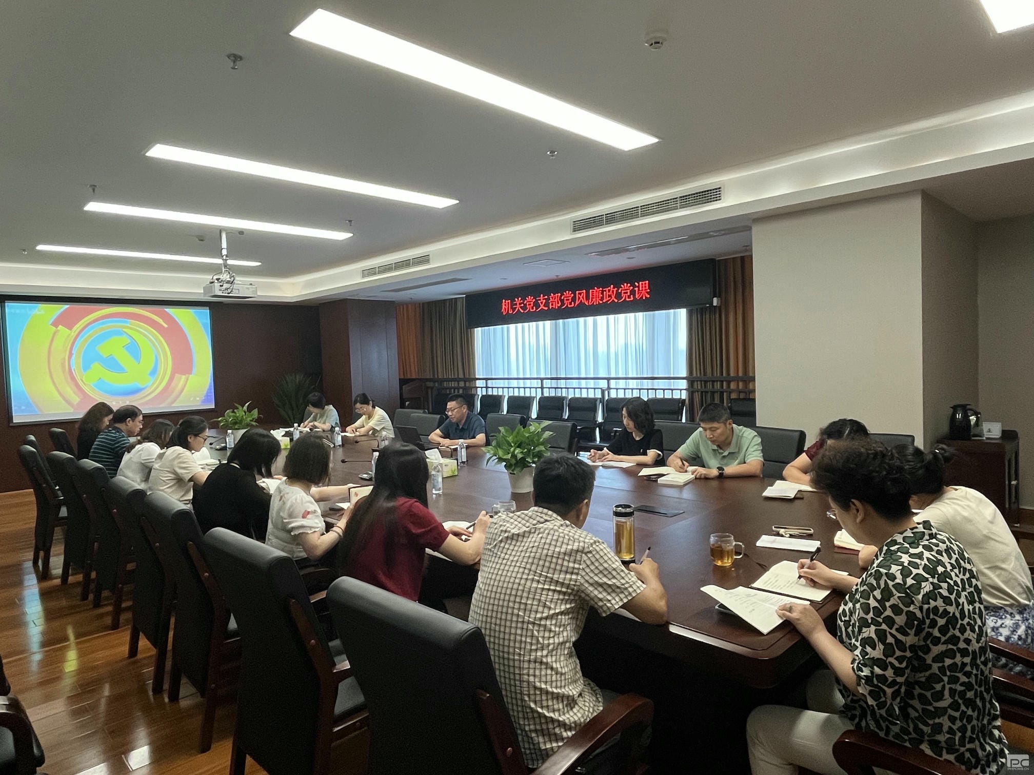 �ؿ�Ժ�򵼰��ӳ�Ա��ѧ����ѧϰ����ר����ɵ���