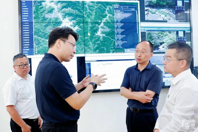 ����������һ�߶�����Ѵ�徲��������